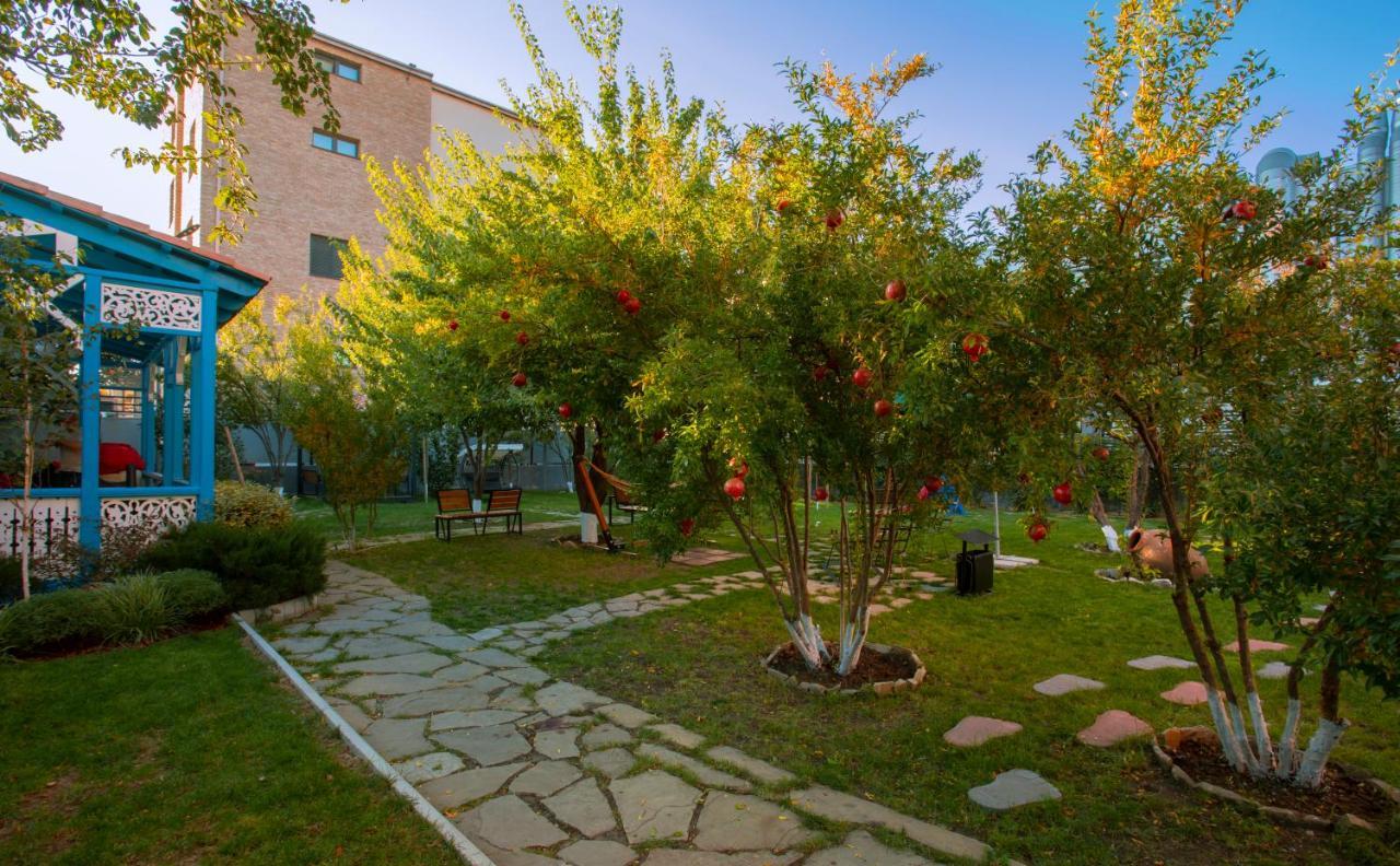 Apart Hotel West Tbilisi Exterior photo