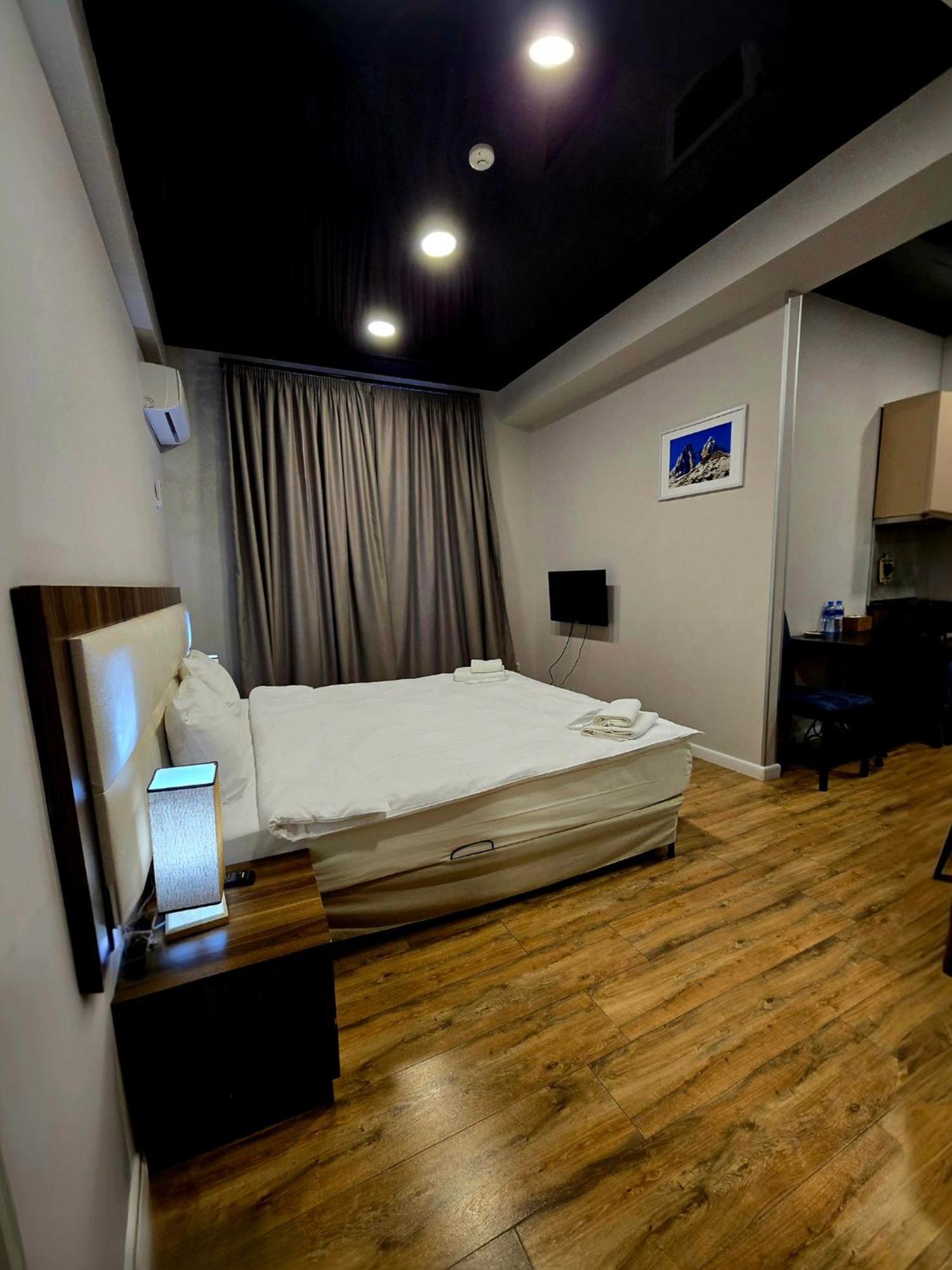 Apart Hotel West Tbilisi Exterior photo